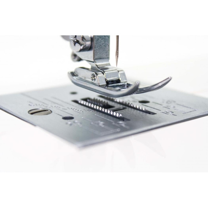 Janome Legend LE-25 белый