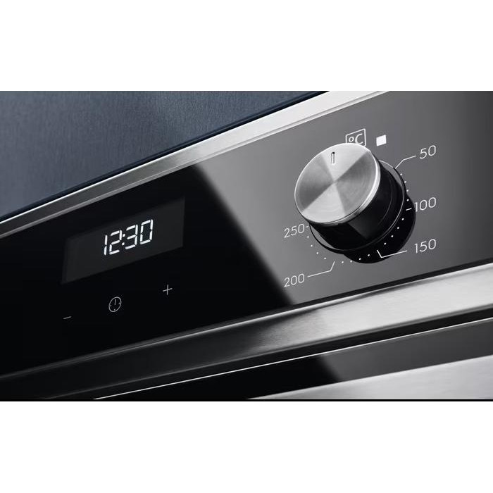 Electrolux EOF 5H40 BX черный, стальной