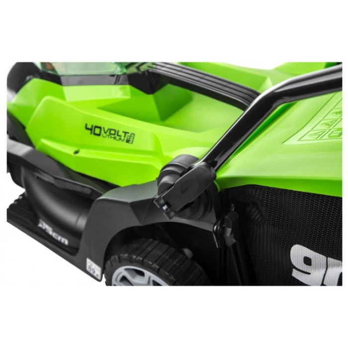 Greenworks самоходная 2501907UB
