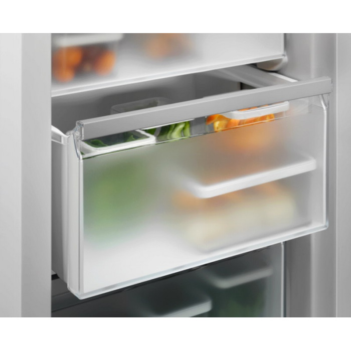 Electrolux KUN 7NE 18S 212 л белый