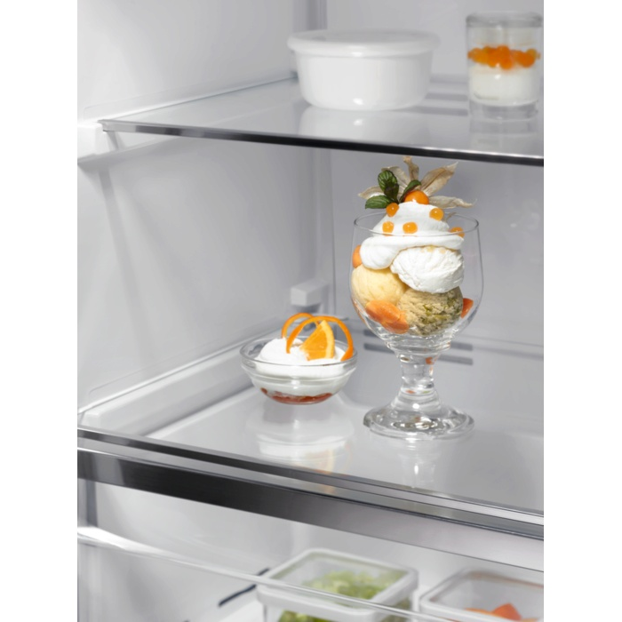 Electrolux LUS 7ME 28B 278 л черный