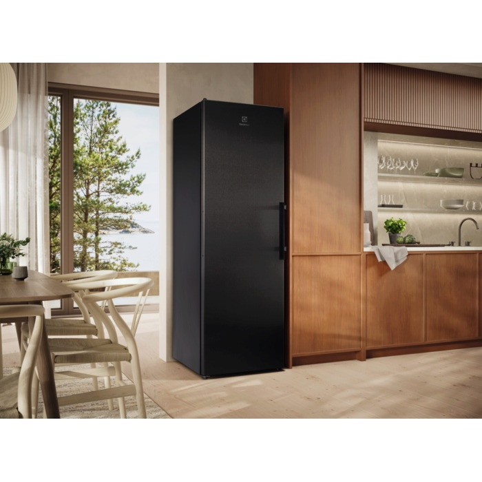 Electrolux LUS 7ME 28B 278 л черный