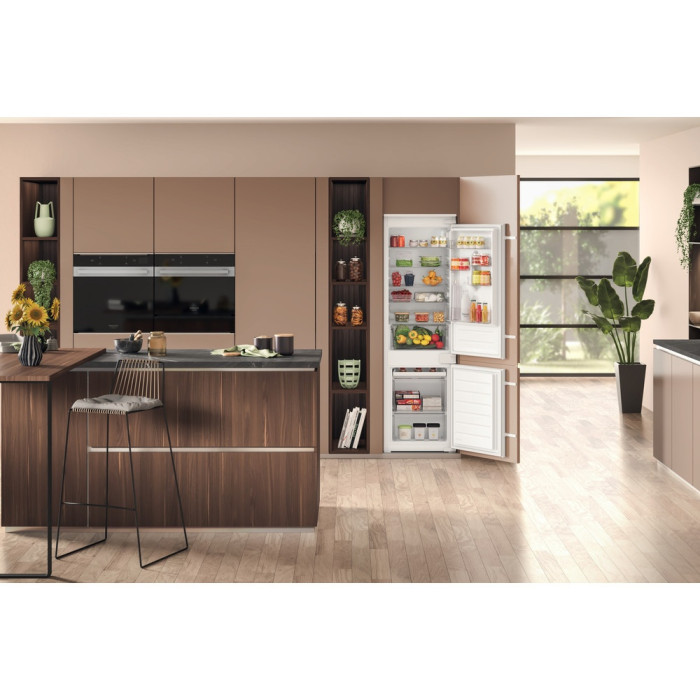 Hotpoint-Ariston HAC 18 D0 41A1 белый