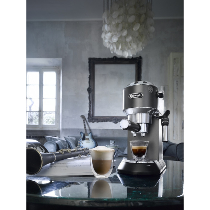 Кофеварка DeLonghi EC685.BK