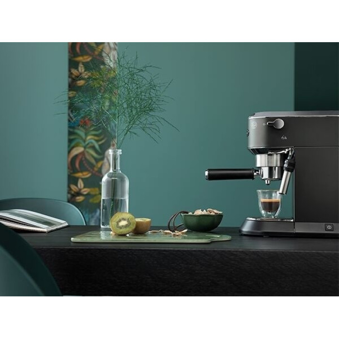 Кофеварка DeLonghi EC685.BK