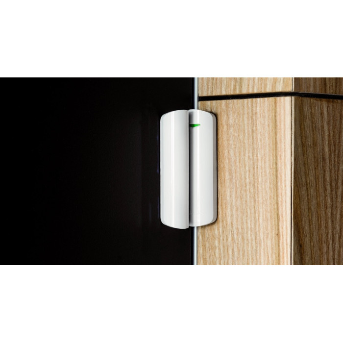 Ajax DoorProtect Plus белый Магнитный датчик открытия с сенсором удара и наклона