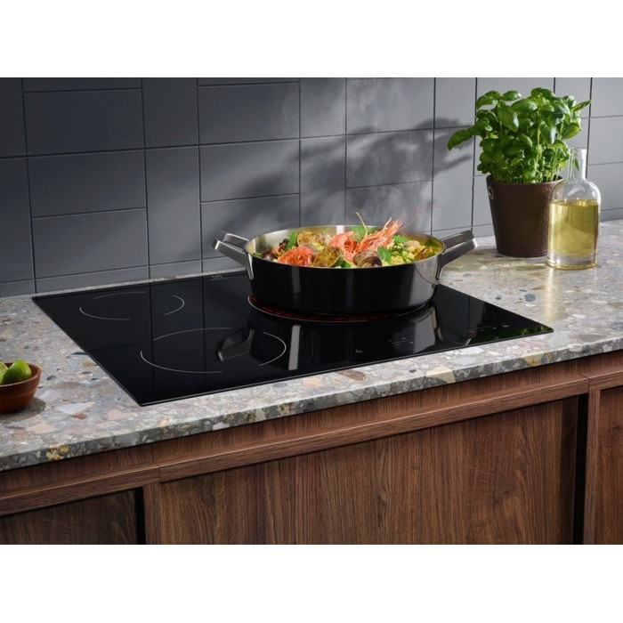 Стеклокерамическая варочная поверхность Electrolux / EHF6232FOK