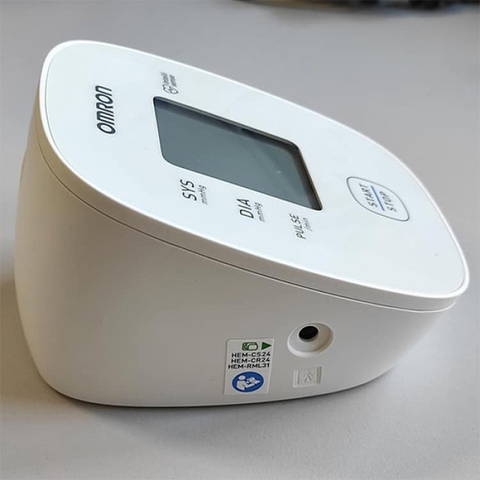 Omron M1 Basic HEM-7121J-AF автоматический на плечо