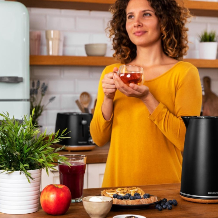 Электрочайник Cecotec 01479 черный