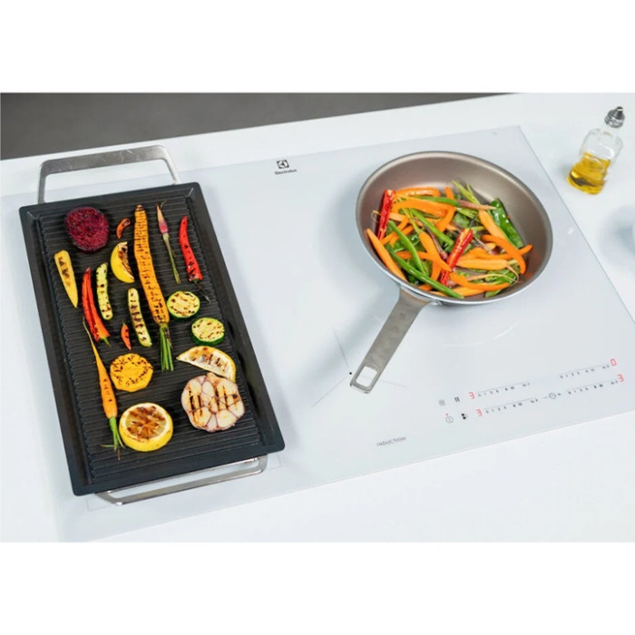 Electrolux EIV 83443 BW белый