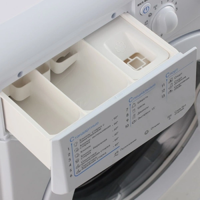 Indesit IWSC 6105 CIS белый