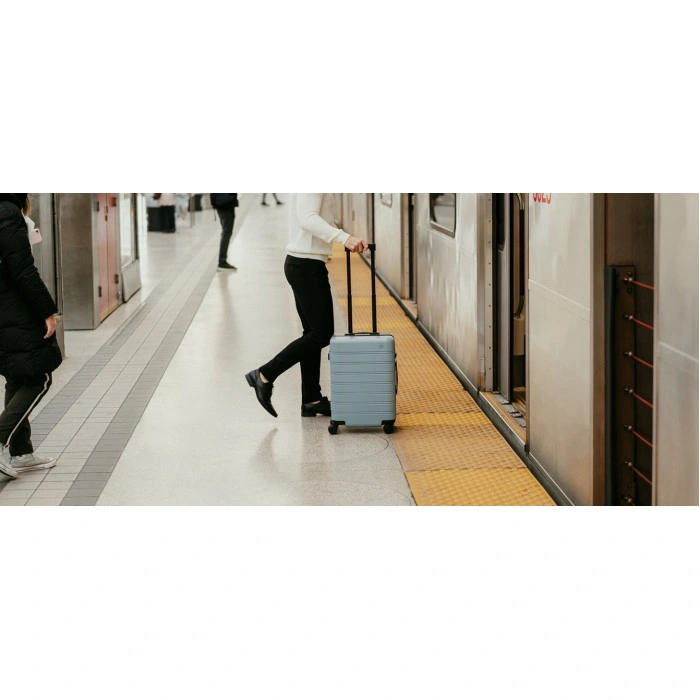 Чемодан Xiaomi NINETYGO Manhattan Frame Luggage 24"/66 л (1120) Beige поликарбонат 66 л бордовый